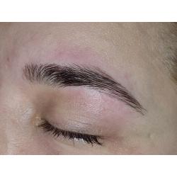 Epilation sourcils entretien à la cire